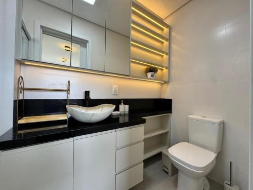 Ένα μπάνιο στο Oásis do Atlântico Home Clube - Apto 307 com vista para o mar na Praia de Palmas