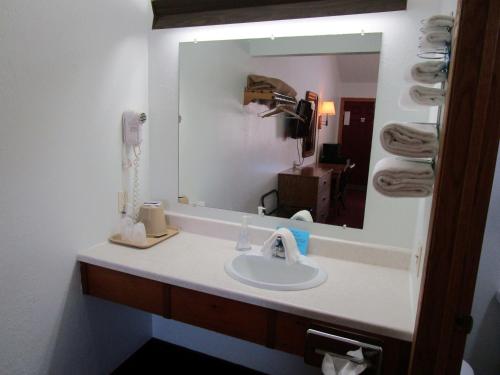 Un baño de Dakota Country Inn