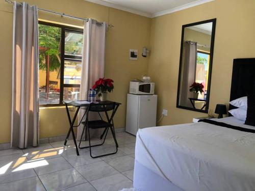 Ένα ή περισσότερα κρεβάτια σε δωμάτιο στο Elem Properties Ongwediva