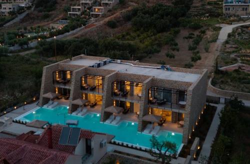 Hồ bơi trong/gần Gialova Hills 8