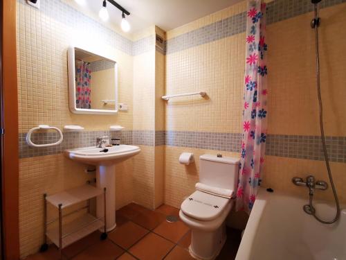 Et badeværelse på IMEDA apartamentos ARTTYCO