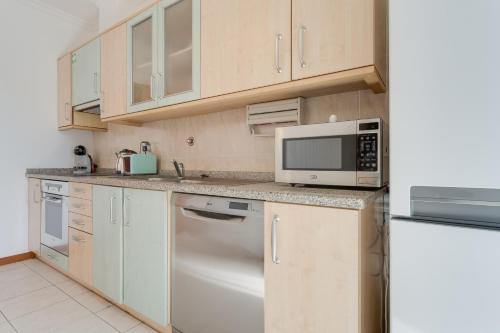 Camara de Lobos Apt by Holiday Rental Madeira