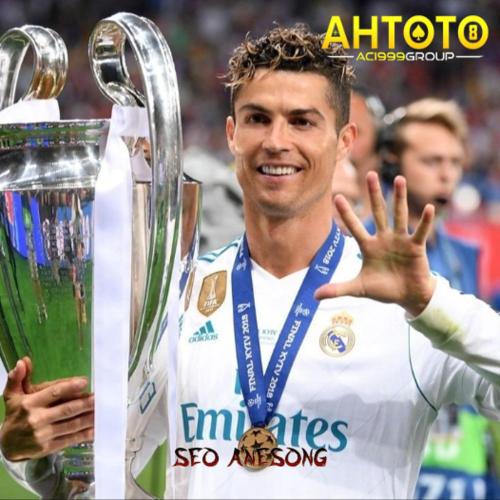 a soccer player holding up a trophies trophy at Ahtoto in Rawakutjing
