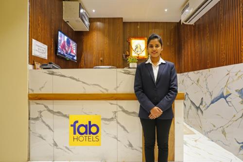 Miembros del personal de FabHotel Shri Shubh Palace