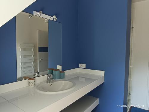 Ένα μπάνιο στο la maison du bonheur