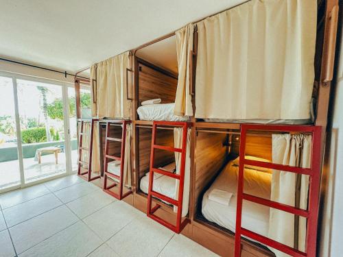 Μία ή περισσότερες κουκέτες σε δωμάτιο στο Viajero Bacalar Hostel