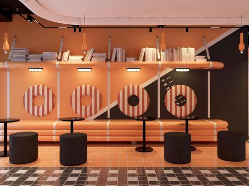 Un lugar para sentarse en ibis Styles La Rochelle Centre les Minimes