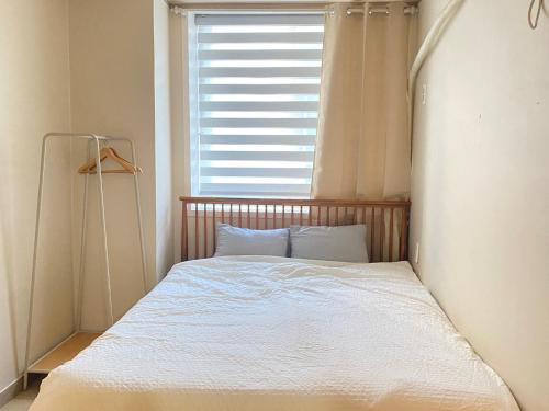 Giường trong phòng chung tại FUNWAVE guest house