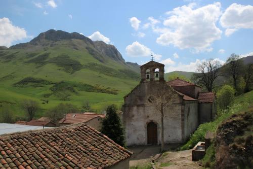 Příroda nedaleko venkovského domu