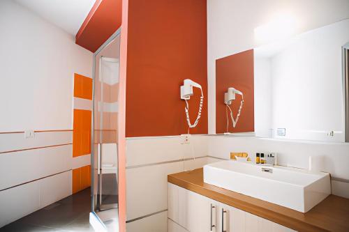 Ένα μπάνιο στο Ragusa Inn