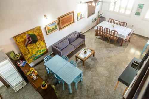 Et opholdsområde på Habitación céntrica con desayuno y baño privado