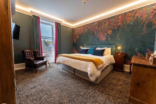 En eller flere senge i et værelse på Antrim House Guest Rooms & Suites