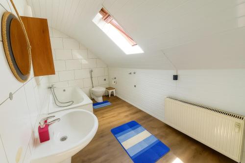 Phòng tắm tại Livemore24 - Space in Herten 24-7 Check-in WIFI