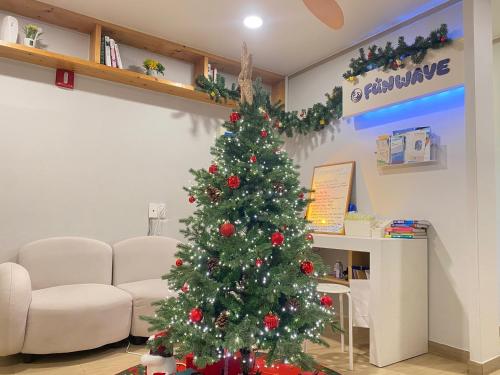 FUNWAVE guest house