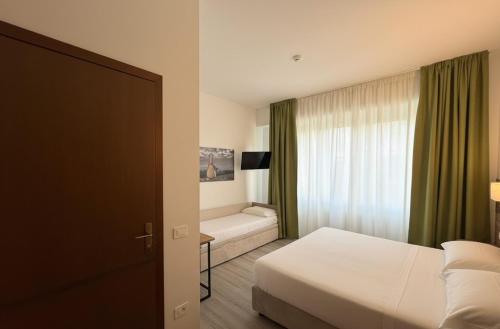 Una cama o camas en una habitación de Hotel Bel Sito Peschiera