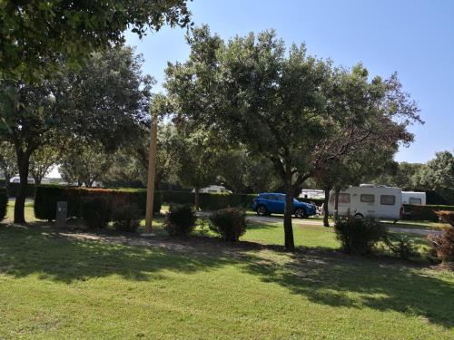 Κήπος έξω από το Camping des Favards