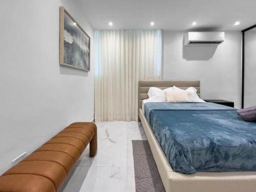 Ένα ή περισσότερα κρεβάτια σε δωμάτιο στο Hyde Park 7 Comfy Apt With Parking in San Juan