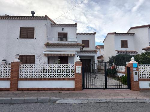 Das Gebäude in dem sich das Ferienhaus befindet