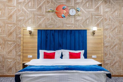 En eller flere senge i et værelse på Royal Sebzor Expo Hotel