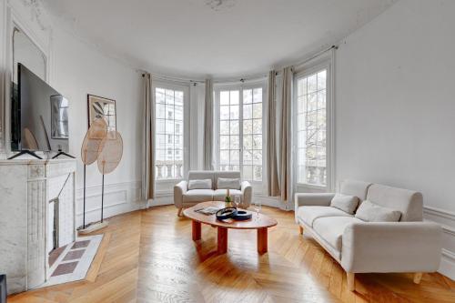 TBS 319 - Superb apartment with Eiffel Tower view