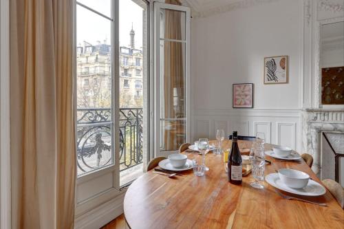 TBS 319 - Superb apartment with Eiffel Tower view