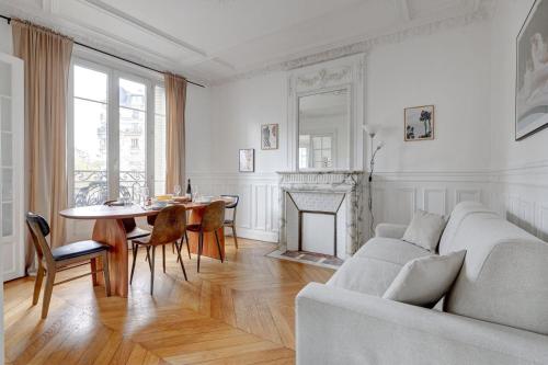 TBS 319 - Superb apartment with Eiffel Tower view
