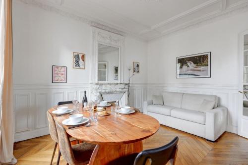 TBS 319 - Superb apartment with Eiffel Tower view
