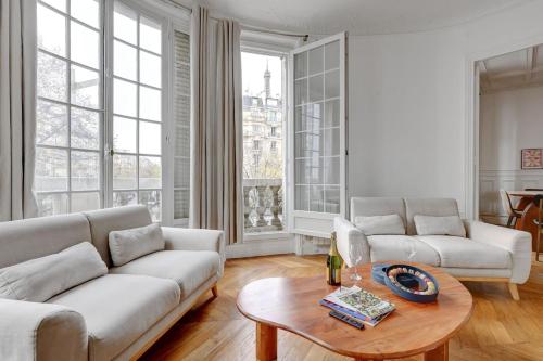 TBS 319 - Superb apartment with Eiffel Tower view