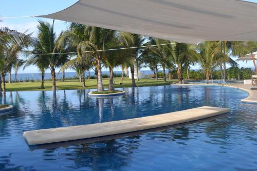 Бассейн в Villa with Jacuzzi and pool view in Monterrico или поблизости