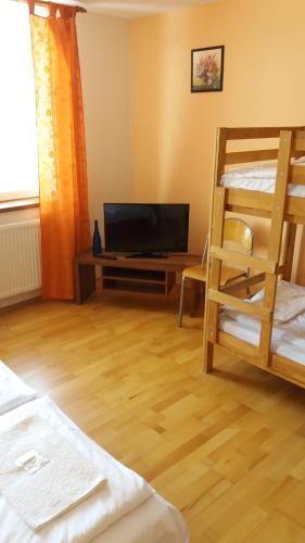 Una cama o camas en una habitación de Retro Vrbovec