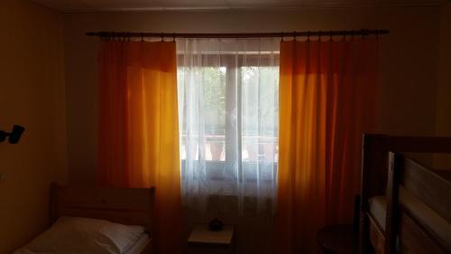 Una cama o camas en una habitación de Retro Vrbovec