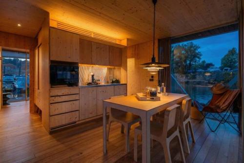 SleepBoat - Cozy Modern Houseboat in Porto