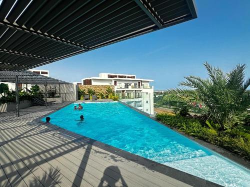 Πισίνα στο ή κοντά στο Loxwood House