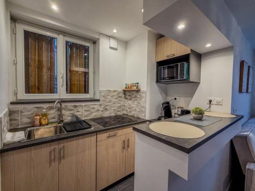 Η κουζίνα ή μικρή κουζίνα στο T2 avec bain à remous en plein centre de Chartres