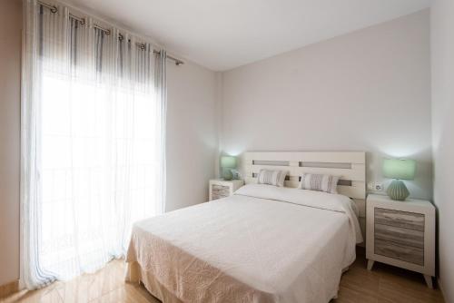 Giường trong phòng chung tại Beach Center Only 150 M Luxury