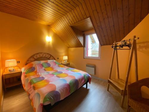 Ένα ή περισσότερα κρεβάτια σε δωμάτιο στο Gite des Compans