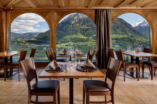 Nespecifikovaný výhled na hory nebo výhled na hory při pohledu z hotelu