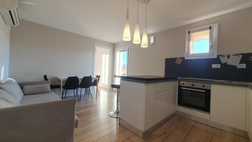 Køkken eller tekøkken på Ultimo piano con terrazzo e posto auto