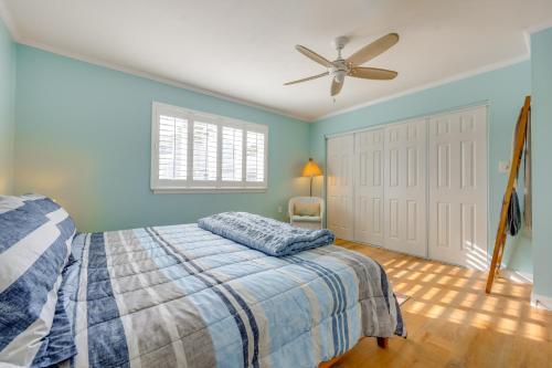 En eller flere senge i et værelse på Private Boat Slip on St Johns River! Welaka Condo