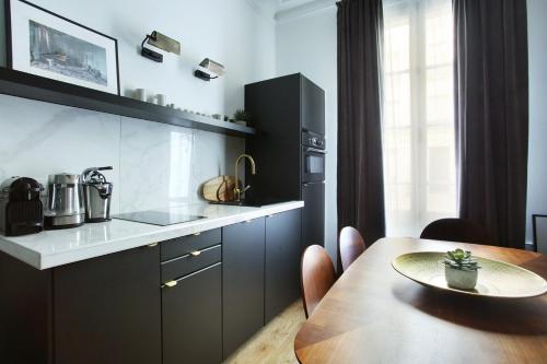 Apartment Champ de Mars - Tour Eiffel by Studio prestige