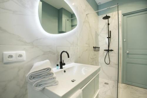 Apartment Champ de Mars - Tour Eiffel by Studio prestige