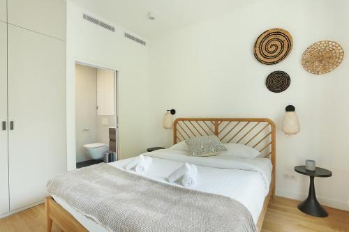 Apartment Center of Paris by Studio prestige