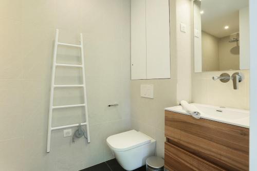 Apartment Center of Paris by Studio prestige