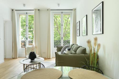 Apartment Center of Paris by Studio prestige