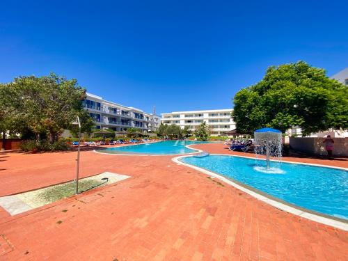Bright marina apartment with peaceful lake views #1991