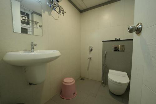 حمام في Mirage Luxuria Inn