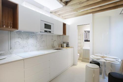 Apartment Le Marais by Studio prestige