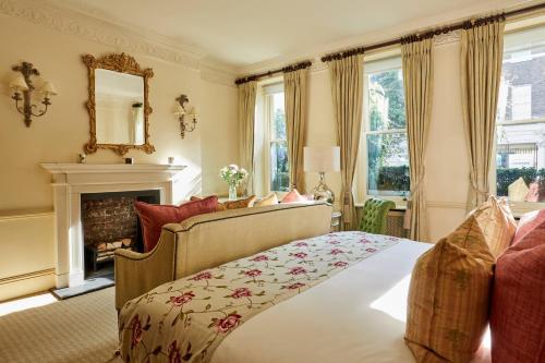 Ένα ή περισσότερα κρεβάτια σε δωμάτιο στο Durrants Hotel