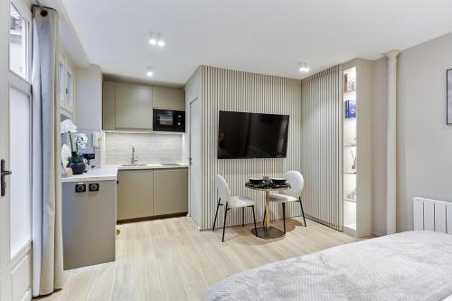 Studio Center of Paris by Studio prestige