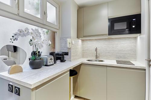 Studio Center of Paris by Studio prestige